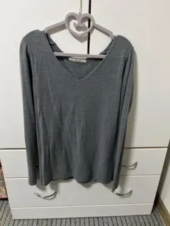 AZUL グレー Vネック 長袖