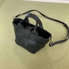 編み込みデザイン ブラックミニショルダーバッグ