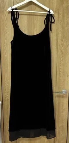 新品未使用　しまむら　ブラック　ベロアキャミワンピース シースルー裾