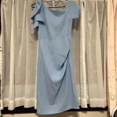 水色オフショルダードレス