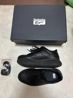 オニツカタイガー デレシティ スニーカー