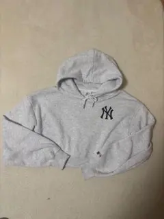 新品　MLB 裏起毛ショートパーカー