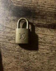 ルイヴィトン　南京錠