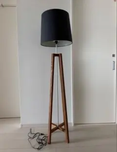 BoConcept フロアランプ Outrigger 北欧デザイン 三脚スタンド BoConcept フロアランプ Outrigger 北欧デザイン 三脚スタンド - メルカリ