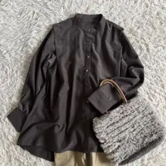 【アーバンリサーチ】ショルダータックチュニックブラウス　チャコールグレー　フリー