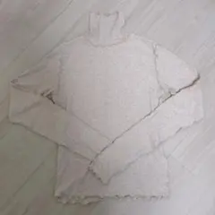 Kastaneフリル付きハイネック長袖ニット