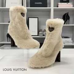 未使用 ヴィトン シルエットライン ファー モノグラム アンクルブーツ ベージュのサムネイル