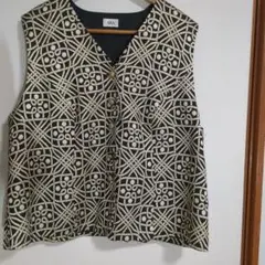 【美品】ARA 幾何学模様 ベスト　ゆったりサイズ