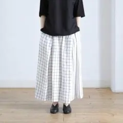 美品 プランテーション 22SS ステッチフレアスカート 格子 白M*OD696のサムネイル