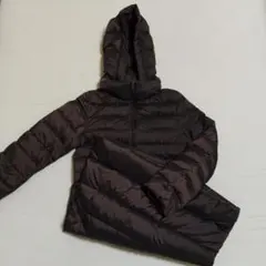 ユニクロ　ウルトラライトダウンロングコート（ダークブラウン）