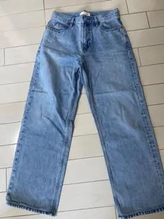 ライトブルーストレートデニムパンツ