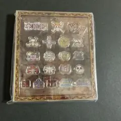 ONE PIECE ワンピース 缶バッジ ディスプレイスタンド 豪華版