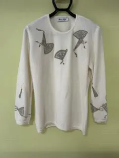 未使用　蝶の刺繍入りホワイトニット
