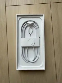 iPhone 16ホワイト 空き箱　充電ケーブル付き