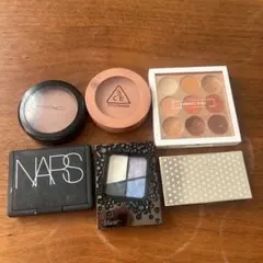 アイシャドウパレットとブラッシュセット