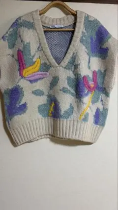 ZARA 花柄刺繍 Vネックオーバーサイズニットベストポンチョ風