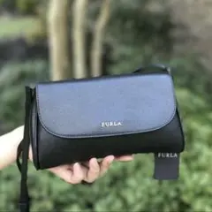 【美品】FURLA レザー ショルダーバッグ 黒のサムネイル