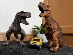 超リアルなティラノサウルス フィギュア 2体セット
