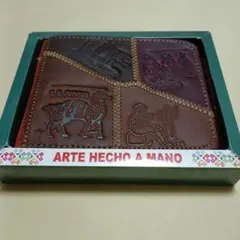 未使用　ヘチョアマノ　２つ折り財布　レザー　HECHO　A　MANO