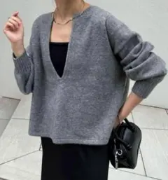 美品　COLLAGE GALLARDAGALANTE 深Vネックプルオーバー