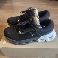 hoka スニーカー