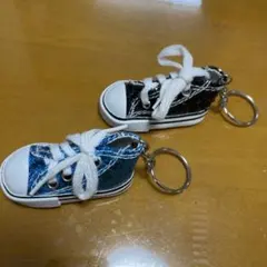 スニーカー　キーホルダー 2色セット