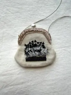 手刺繍ペンダント＿mika-okazaki-embroidery　作家もの