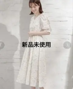 ハニーズ Vネックワンピース S アイボリー 花柄 新品