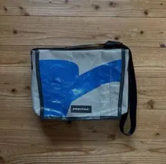 いわちゃん様専用 FREITAG ボディバッグ 青/黄 - メルカリ