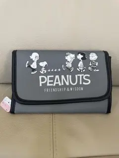 新品PEANUTS スヌーピー マルチケース ・ポーチ •母子手帳ケース　グレー