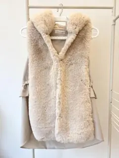 【美品】GALENA ガレナ フェイクファー エコファー　ベスト　ivory M
