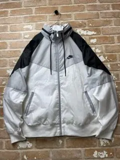 NIKE ナイキ　ナイロンジャケット　ワンポイント　刺繍　バックプリント
