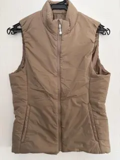 UNIQLO ベージュ ダウンベスト M