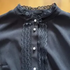 TO BE CHIC レースディテール付き黒長袖ブラウスのサムネイル