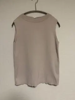 Noble ノースリーブニット　ピンクベージュ　後ろ金具のサムネイル