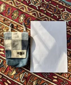 青と白のパッチワークハンドバッグ