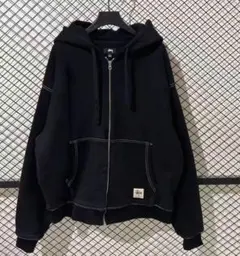 黒ジップパーカー