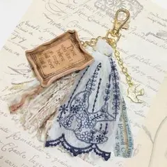 ◆ハンドメイド チャーム 燕 刺繍 レース 革タグ 引き揃え糸 タッセル