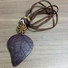 紫色 葉っぱ型 ネックレス