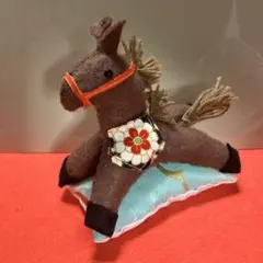 干支飾り　フェルト製茶　馬のぬいぐるみ　　クッション付き　ハンドメイド