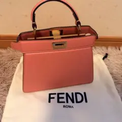FENDI Peekaboo ピーカブー ISeeU ハンドバッグのサムネイル