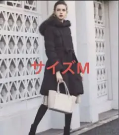 ノエラ　Mサイズネイビー ダウンジャケット ファー付き