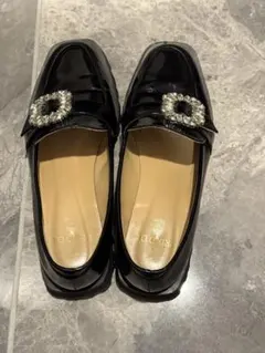 ビジュー付き黒ローファー