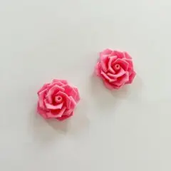 ピンク薔薇のイヤリング・ピアス つまみ細工