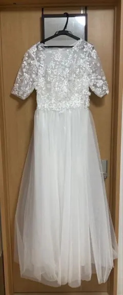 11号　ホワイトウェディングドレス 半袖 レース装飾