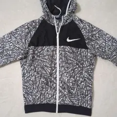 Nike 幾何学模様 フード付きジャケット