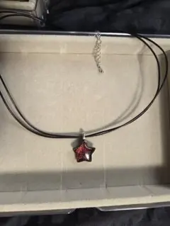 新品未使用　レッド星型ペンダントネックレス