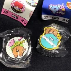 くら寿司コラボ BT21 SHOOKY2点セット 缶バッチ ラバーマスコット