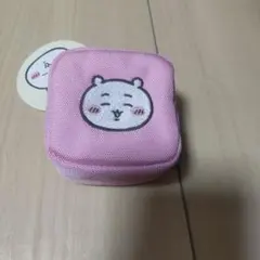 ちいかわカラビナつき刺繍スクエアミニポーチ