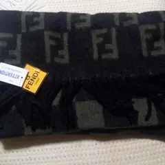 ラ*ン様 FENDI マフラー FFロゴ ブラック カーキ 新品未使用タグ付きのサムネイル